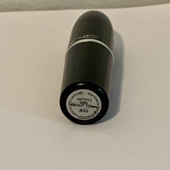 MAC Girl About Town Amplified Lipstick Hot Pink RARE Like NEW Discontinued - Picture 3 of 9